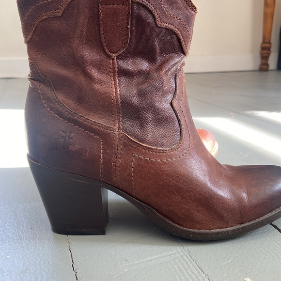 FRYE Brown Leather Western Cowboy Pull-On Ankle Boots - Picture 4 of 10